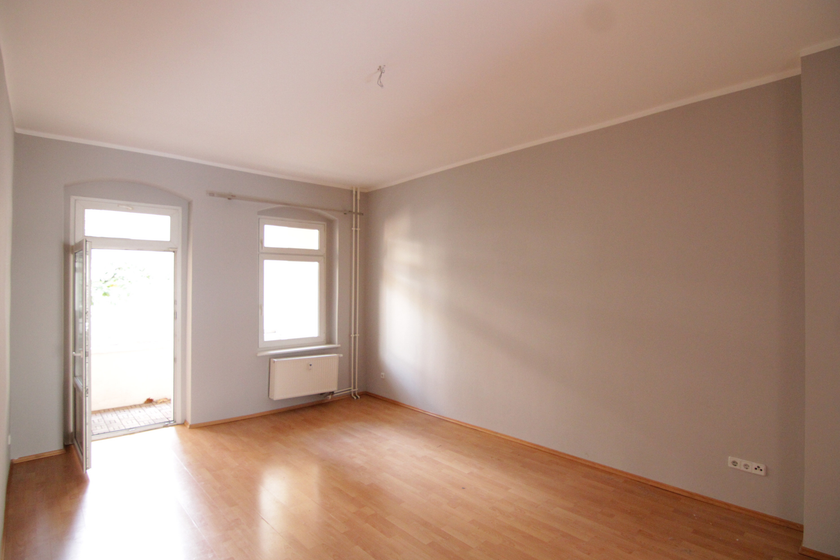 Wohnzimmer mit Balkon