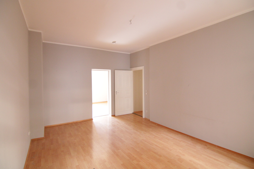 Wohnzimmer mit Balkon
