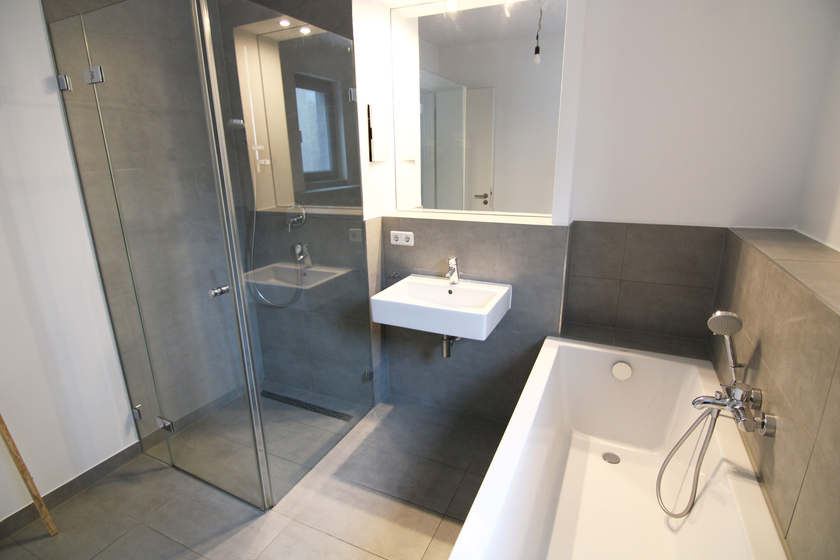 Masterbad mit Wanne+Dusche
