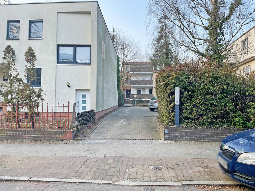 Blick zur Liegenschaft