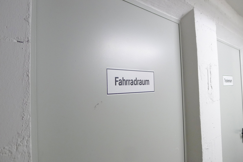 Fahrradraum vorhanden!