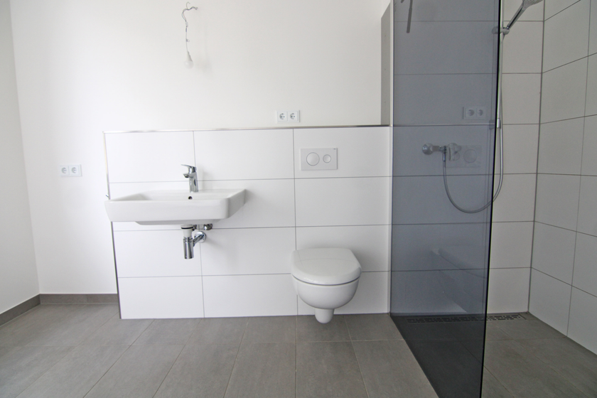 Tageslichtbad mit gr. Dusche