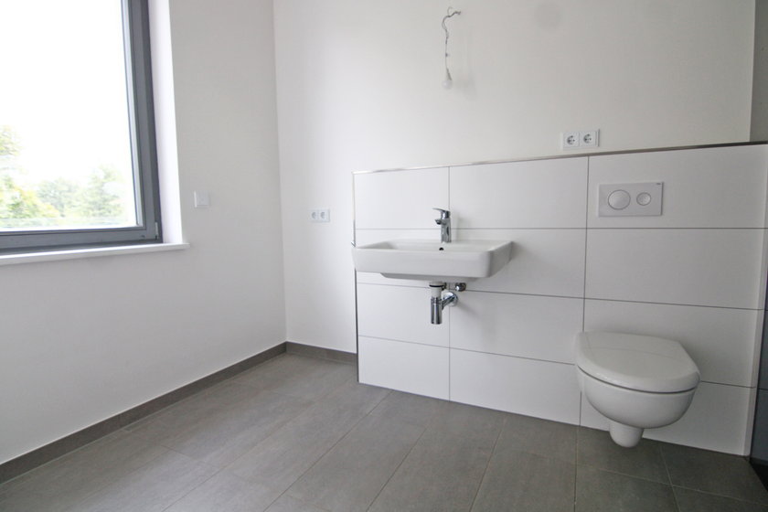 Tageslichtbad mit gr. Dusche
