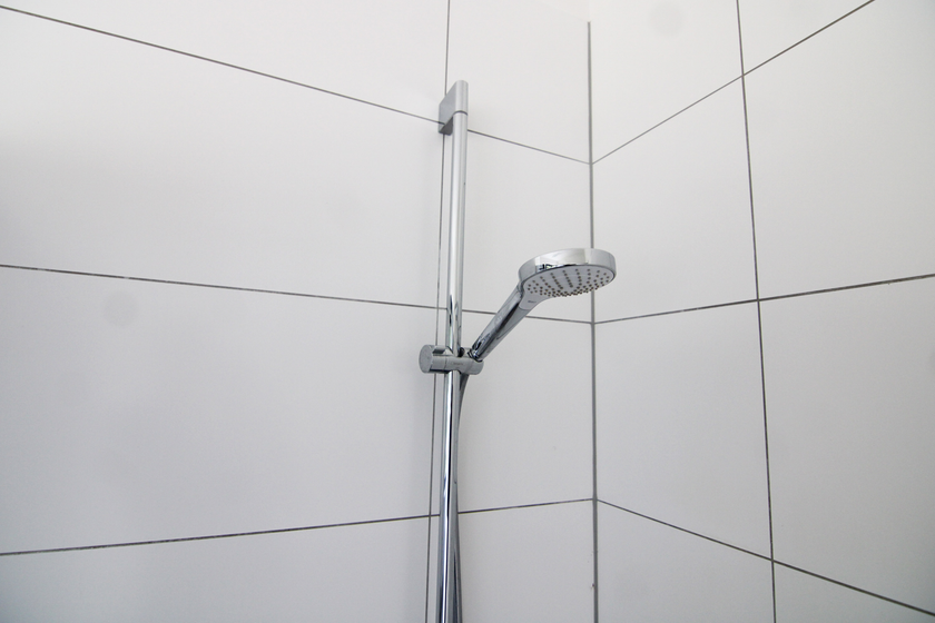 Tageslichtbad mit gr. Dusche