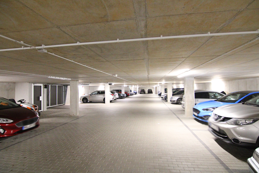 Geräumige Tiefgarage